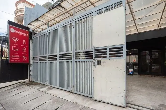 RedDoorz Plus @ Kemayoran