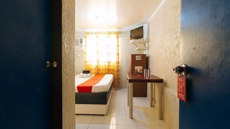 RedDoorz Plus @ Lagoon Beach Resort Zambales - Oda