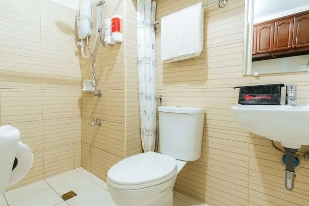 RedDoorz Plus @ Moldex Residences Baguio - Banyo Tipleri