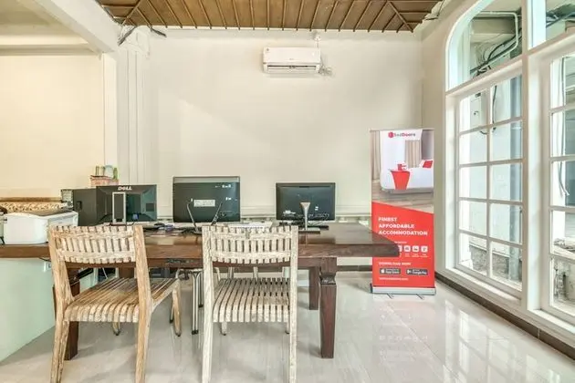 RedDoorz Plus near Akademi Kepolisian Semarang 3 - Lobi