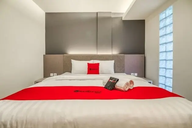 RedDoorz Plus near Akademi Kepolisian Semarang 3 - Oda