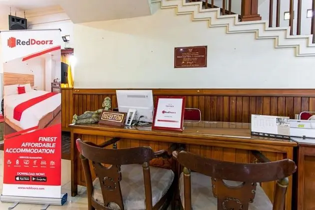 RedDoorz Plus near Alun Alun Karanganyar - Lobi
