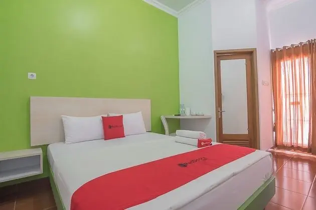 RedDoorz Plus near Alun Alun Kuningan - 1