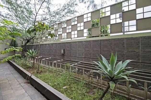 RedDoorz Plus Near Ambassador Mall - Dış Mekan