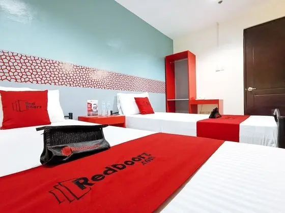 RedDoorz Plus near Ateneo de Davao