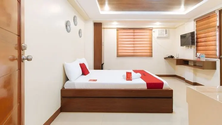 RedDoorz Plus near BGC Mall - Oda