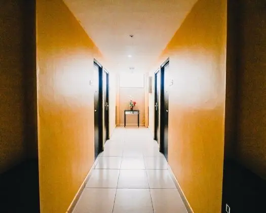 RedDoorz Plus near Cambridge City Square - İç Mekan