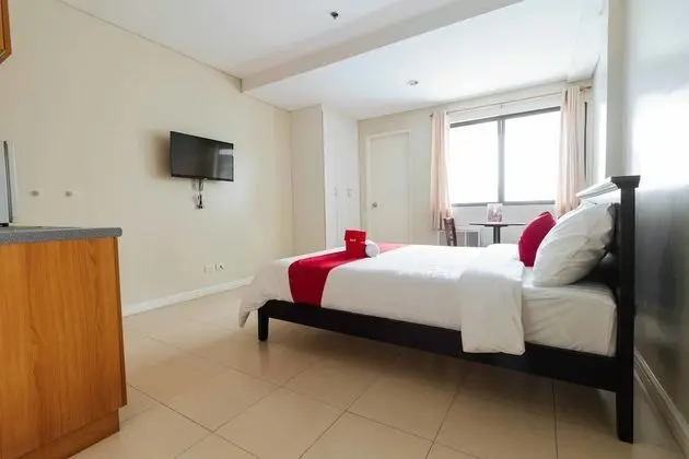 RedDoorz Plus near Capitol Commons - Oda