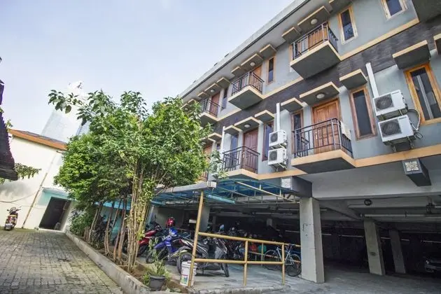 RedDoorz Plus near Ciputra World Kuningan 2 - Dış Mekan