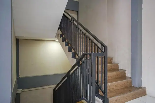 RedDoorz Plus near Dharmawangsa Square 2 - İç Mekan