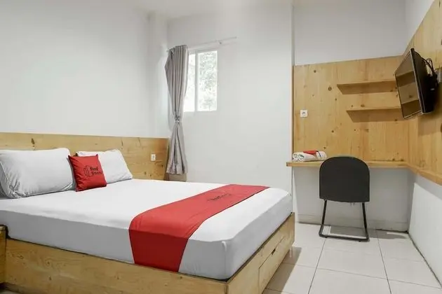 RedDoorz Plus near Dharmawangsa Square 2 - Öne Çıkan Resim
