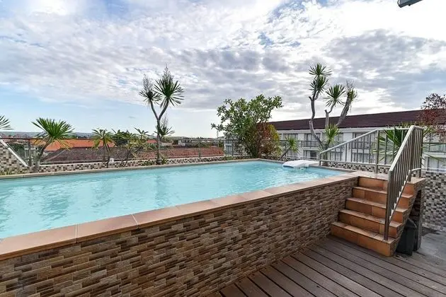 RedDoorz Plus near Discovery Shopping Mall Bali - Havuz