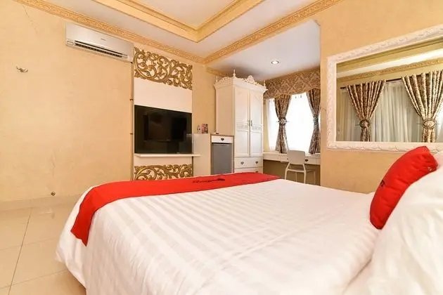 RedDoorz Plus near Discovery Shopping Mall Bali - Oda