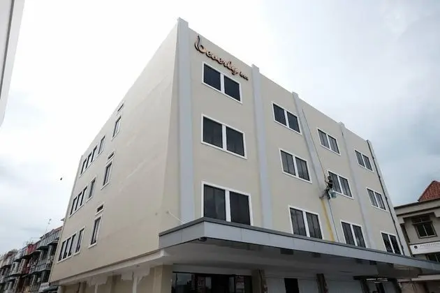 RedDoorz Plus near Ferry Terminal Batam Center
