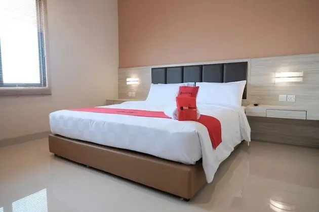 RedDoorz Plus near Ferry Terminal Batam Center - Öne Çıkan Resim