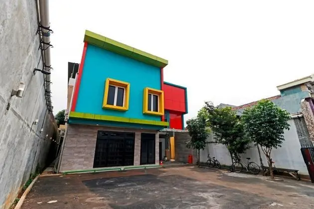 RedDoorz Plus near Halim Perdanakusuma 2
