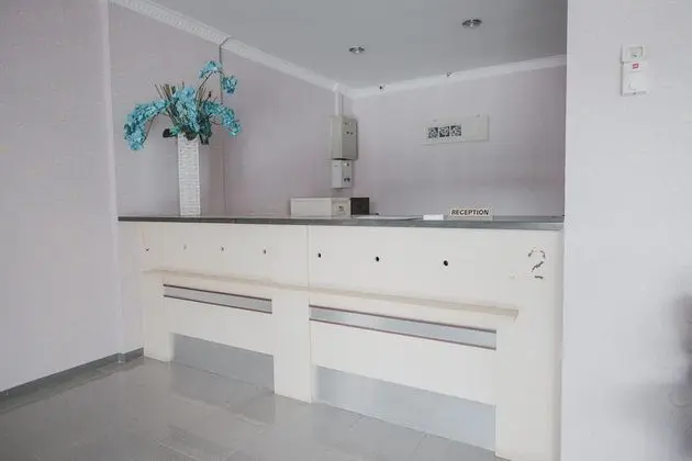 RedDoorz Plus near Istana Maimun Medan - Lobi