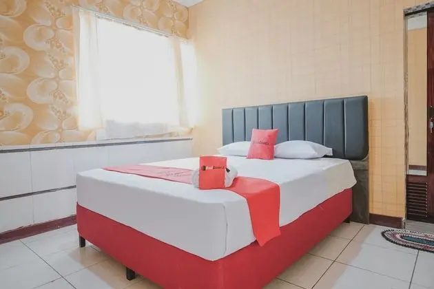 RedDoorz Plus near Istana Maimun Medan - Öne Çıkan Resim