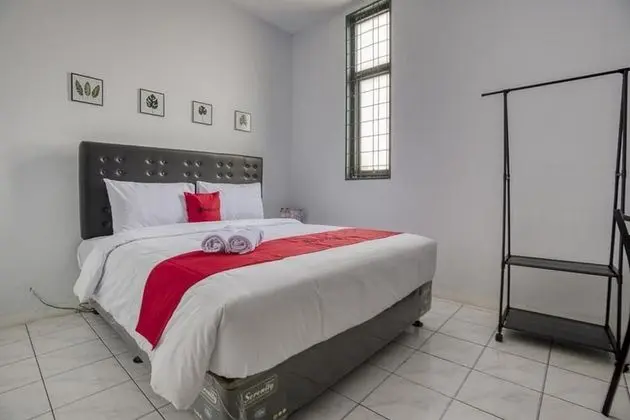 RedDoorz Plus near Jakarta Kota Station - Öne Çıkan Resim