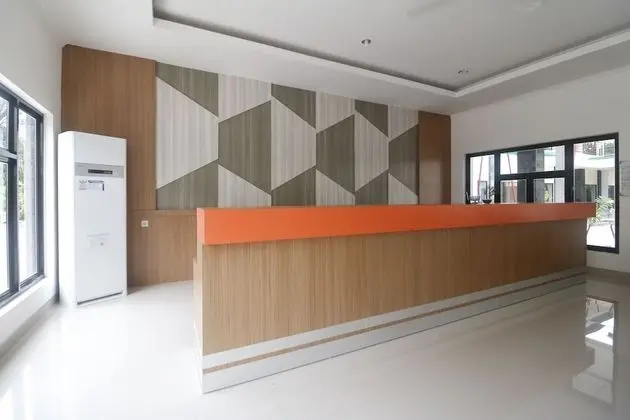 RedDoorz Plus near Kualanamu Airport - Lobi