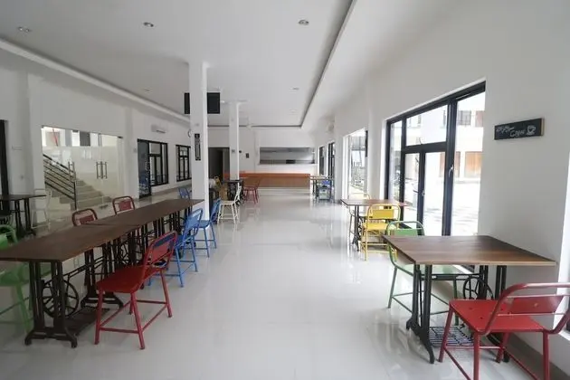 RedDoorz Plus near Kualanamu Airport - Yerinde Yemek