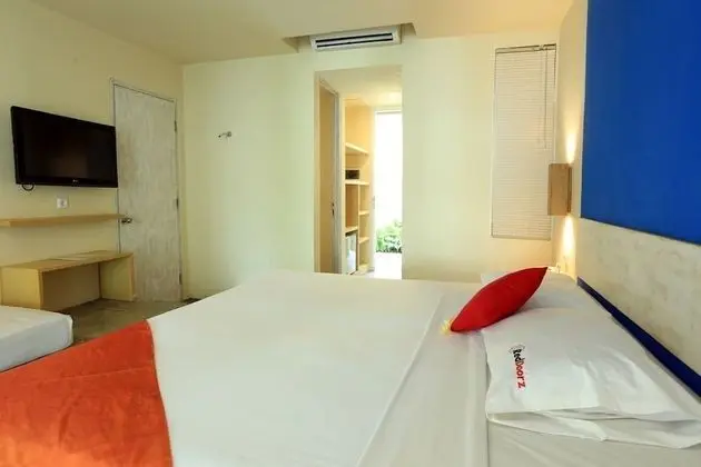 RedDoorz Plus near Kuta Square - Oda
