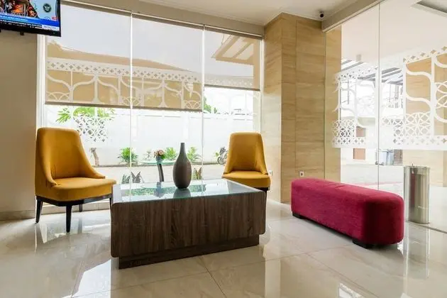 RedDoorz Plus near Lippo Mall Kemang 2 - Lobi