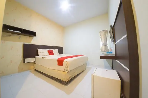 RedDoorz Plus near Mall Panakkukang 2 - Oda