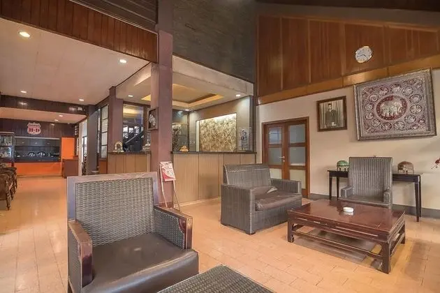 RedDoorz Plus near Museum Geologi Bandung