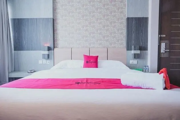 RedDoorz Plus near Pantai Coastarina 2 - Oda