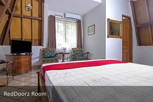 RedDoorz Plus near Parahyangan University