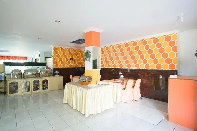 RedDoorz Plus near Pelabuhan Bitung - Yerinde Yemek