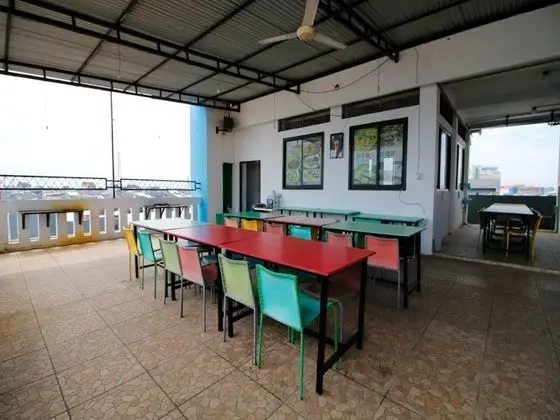 RedDoorz Plus near Pelabuhan Makassar - Dış Mekan