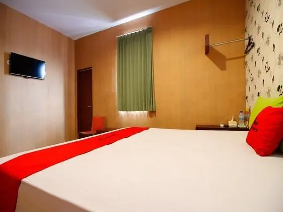 RedDoorz Plus near Pelabuhan Makassar - Oda