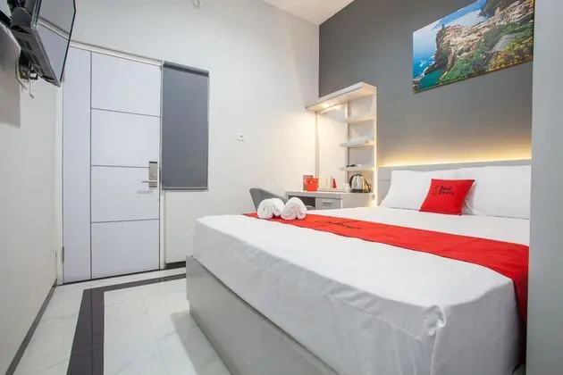 RedDoorz Plus near Politeknik Negeri Malang
