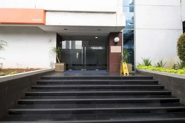 RedDoorz Plus near RS Pertamina - Dış Mekan