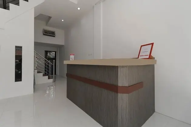 RedDoorz Plus near RS Royal Prima - Lobi