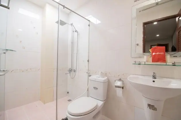 RedDoorz Plus near Saigon Centre - Banyo Tipleri
