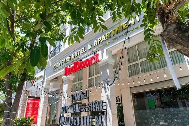 RedDoorz Plus near SECC D7 - Dış Mekan