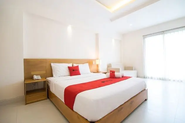 RedDoorz Plus near SECC D7 - Öne Çıkan Resim