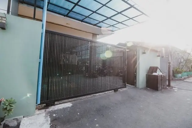 RedDoorz Plus near Semanggi