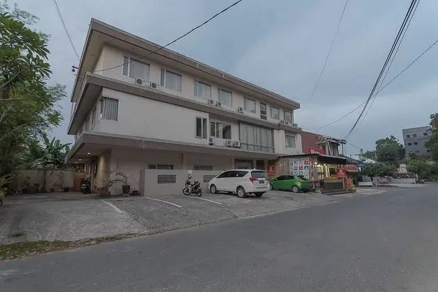 RedDoorz Plus near Sepinggan Airport 3 - Dış Mekan