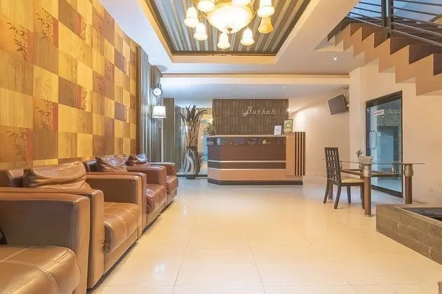 RedDoorz Plus near Sepinggan Airport 3 - Lobi