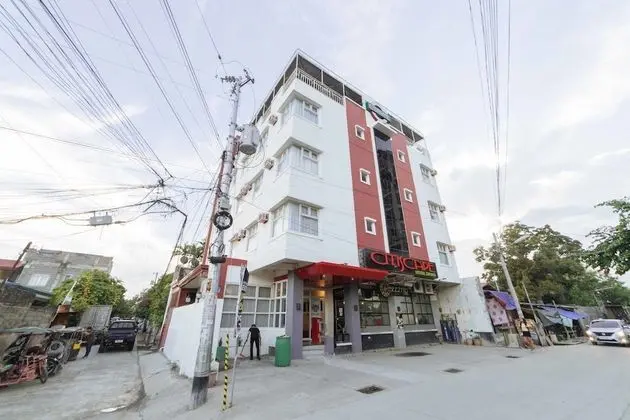 RedDoorz Plus Near SM Lanang Davao