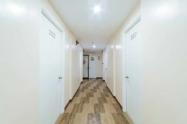 RedDoorz Plus Near SM Lanang Davao - İç Mekan