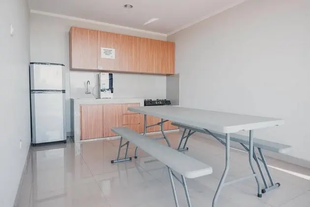 Reddoorz Plus Near Soekarno Hatta Airport Taman Mahkota - İç Mekan
