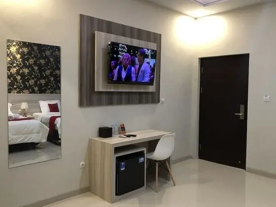 RedDoorz Plus near Solo Paragon Mall - Oda