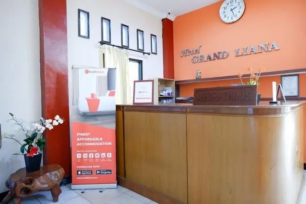 RedDoorz Plus near Stadion Wijaya Kusuma - Lobi