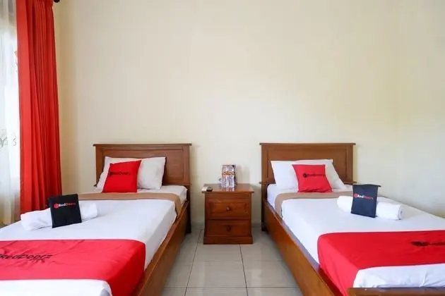 RedDoorz Plus near Stadion Wijaya Kusuma - Oda