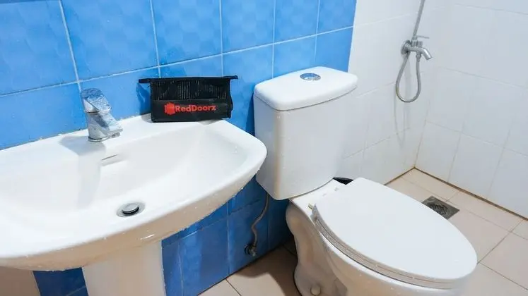 RedDoorz Plus near Talisay Town Center - Banyo Tipleri